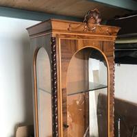 vetrina alta in legno massello