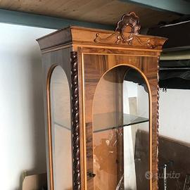 vetrina alta in legno massello