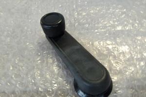 MANIGLIA ALZACRISTALLO PORTIERA DX O SX 52961-8200