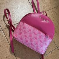 Zainetto Guess Girl fucsia con logo e cuori dorati