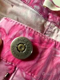 Jeans rosa fantasia a fiori ton sur ton