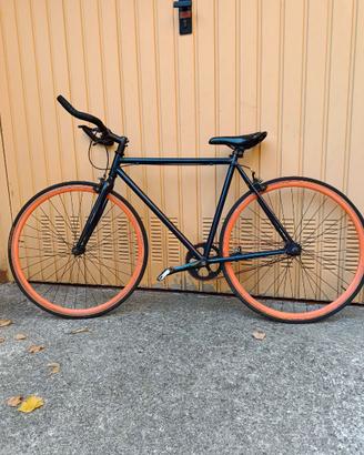 Bicicletta scatto fisso