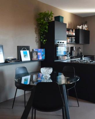 Tavolo rotondo  in vetro ø 120 cm con 4 sedie