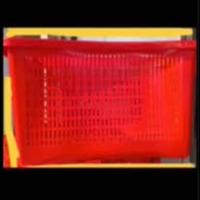 cesta di plastica colore rosso o verde