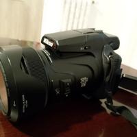 Macchina fotografica Nikon coolpix p1000.