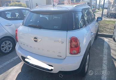 MINI COUNTRYMAN ONE D CON CATENA ROTTA