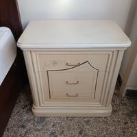 CAMERA DA LETTO: COMODINI, POLTRONCINE, SPECCHIO..