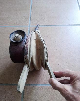 Antico strumento contadino a soffietto 