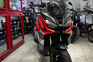 Voge Sfida SR1 125 ADV PARI AL NUOVO 2025 da vetri