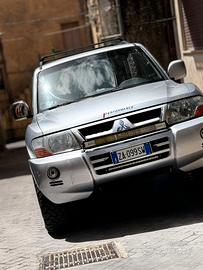 Mitsubishi pajero v60