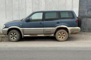 Nissan Terrano II 7 posti.