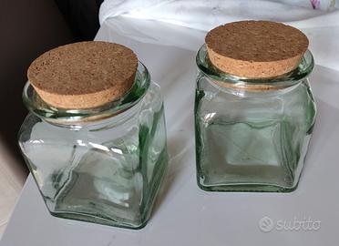 Due contenitori in vetro/sughero 