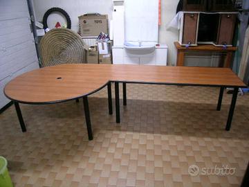 Tavolo tondo con penisola