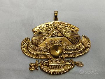 medaglione in ottone dorato 