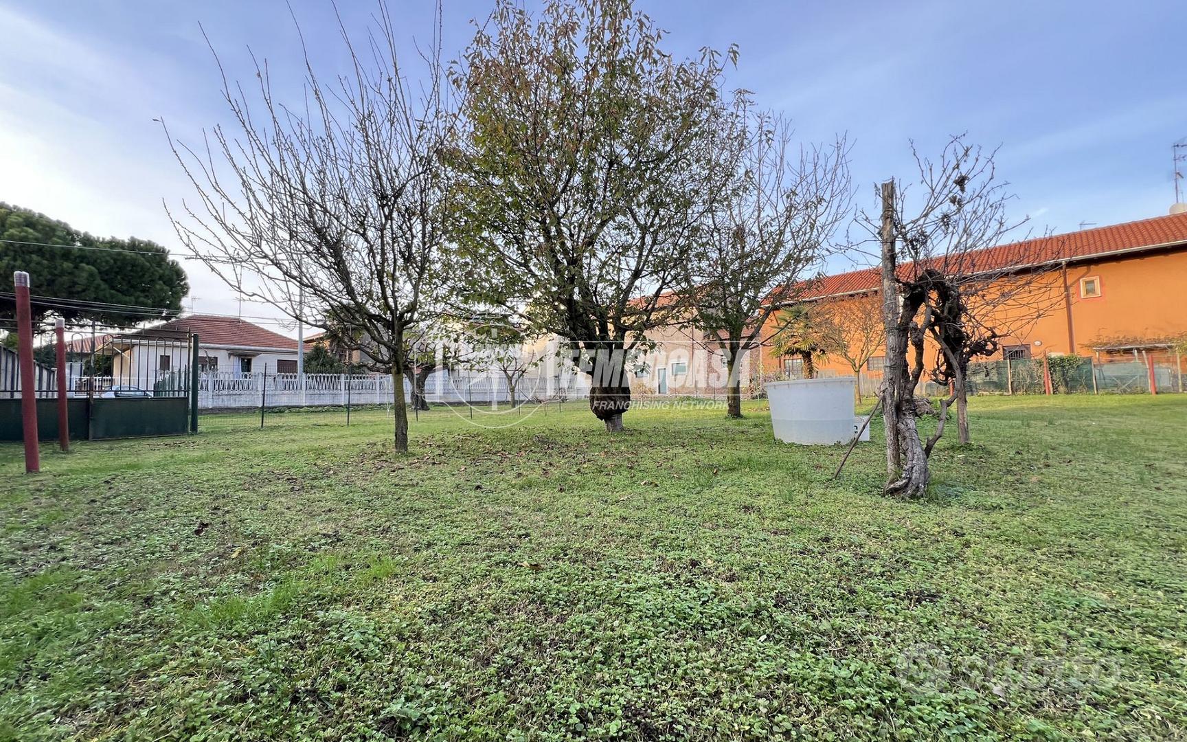 Terreno residenziale a Lonate Pozzolo - Altro