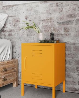 comodino in acciaio verniciato giallo senape