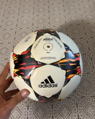 Pallone champions  2014-2015 ufficiale