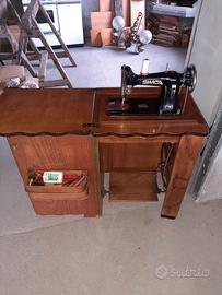 macchina da cucire SIMCA con mobiletto in legno