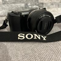 Fotocamera mirrorless Sony a5000