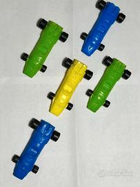 Mini F1 in plastica – colori vivaci, stile vintage