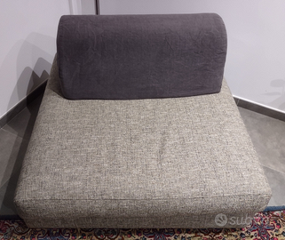 Poltrona/pouf con schienale spostabile