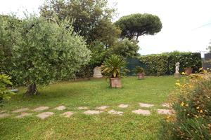 M116-M.Castagneto -ampio trilocale piano t.+giardi