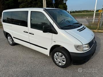 Mercedes vito 110cdi 9 posti pedana invalidi rett