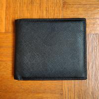 Portafoglio nero di pelle. Marca: Celio