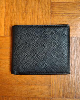 Portafoglio nero di pelle. Marca: Celio