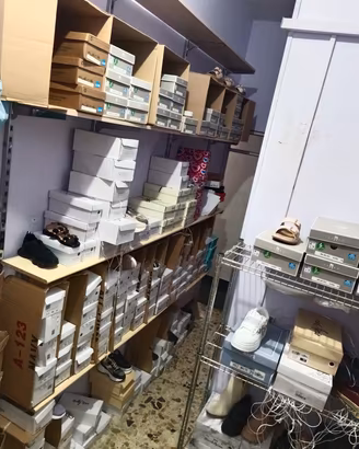 Stock di scarpe donna e borse 