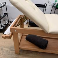 Lettino fisso in legno per massaggi con foro viso