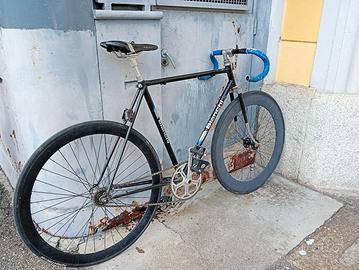 bicicletta bianchi con frenata a contropedale