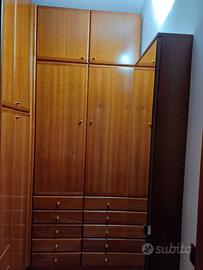 Cabina arimadio in legno di ciliegio massello