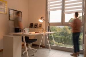 Scrivanie in coworking a Brivio