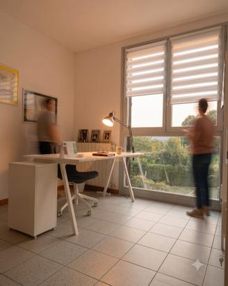 Scrivanie in coworking a Brivio