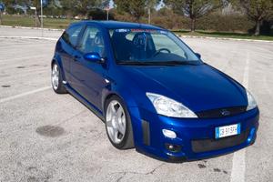 FORD FOCUS RS MK1 2002 TARGA ORO