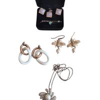 Lotto orecchini,spilla e collanina
