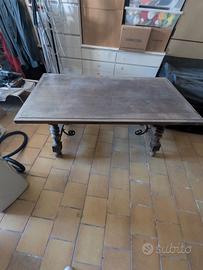tavolo in legno del 900