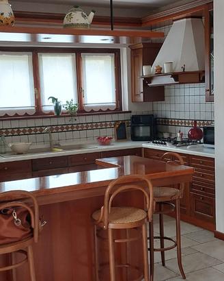 cucina con bancone in legno