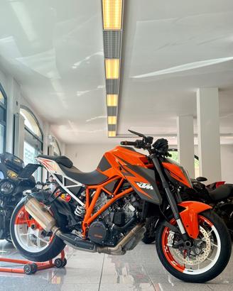 KTM 1290 SUPER DUKE R AKRAPOVIC FINANZIABILE