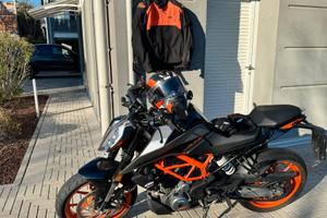 Moto duke 390