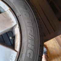 Gomme montate su cerchi in lega 