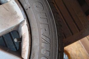 Gomme montate su cerchi in lega 