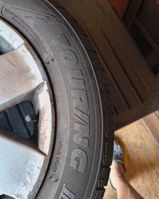 Gomme montate su cerchi in lega 