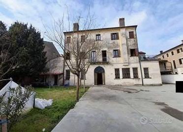 Immobile in asta di 2269 m² con più di 5 locali a 