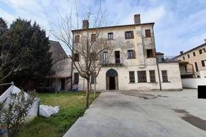 Immobile in asta di 2269 m² con più di 5 locali a 