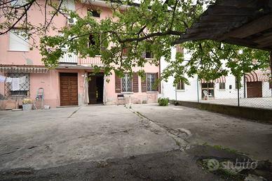 Villa di 169 m² con 4 locali e box auto a Gualtier