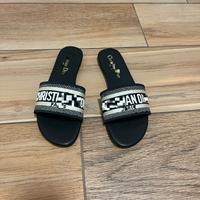 Ciabatte nere cons scritta oro