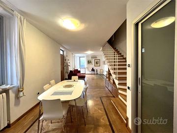 VILLINO con CORTE ESCLUSIVA