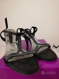 Sandalo nero e brillanti